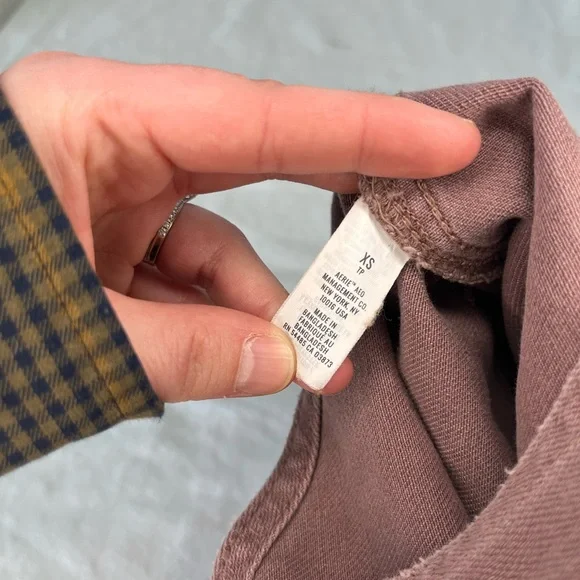 dusty mauve washed shortalls with embroidered flower on back pocket woman’s XS - Picture 8 of 9